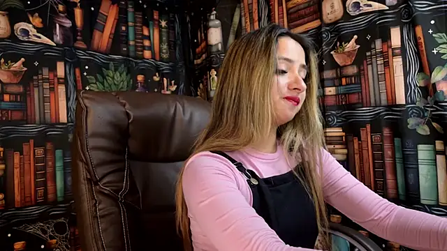 Snapshot of julietta___jackson chatting on March 11, 2025, 8:31 pm julietta jackson online show from March 11, 2025, 8:31 pm