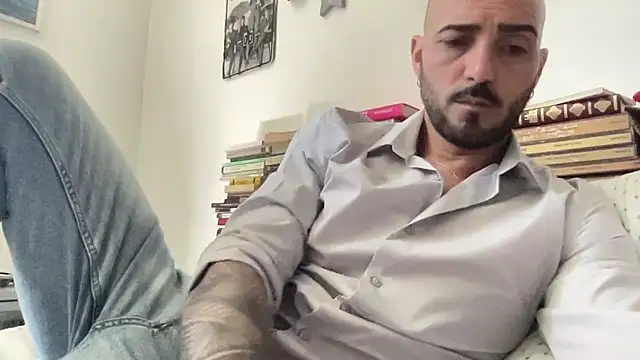 alessandromori91 online show from May 12, 2026, 12:44 pm