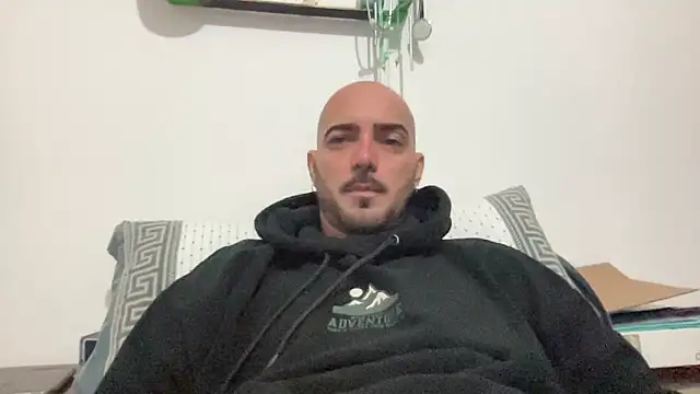 Snapshot of alessandromori91 chatting on December 18, 2025, 10:24 pm alessandromori91 online show from December 18, 2025, 10:24 pm