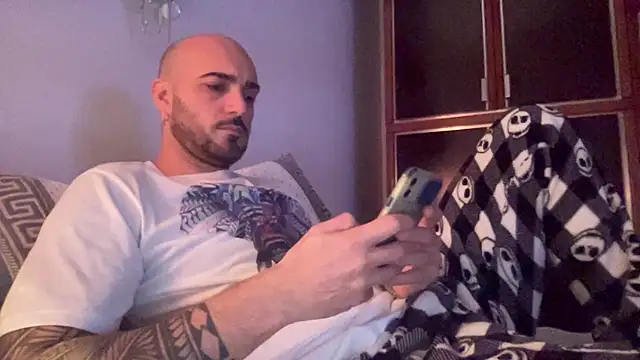 Snapshot of alessandromori91 chatting on December 21, 2025, 9:26 pm alessandromori91 online show from December 21, 2025, 9:26 pm