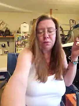 Snapshot of MsShelby40 chatting on April 24, 2026, 10:01 pm MsShelby40 online show from April 24, 2026, 10:01 pm