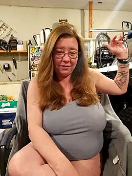 Snapshot of MsShelby40 chatting on February 17, 2026, 11:57 pm MsShelby40 online show from February 17, 2026, 11:57 pm