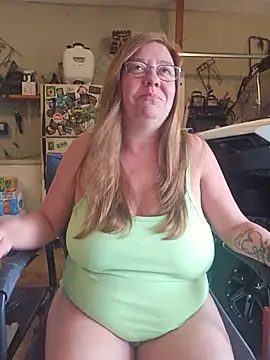 Snapshot of MsShelby40 chatting on July 26, 2026, 7:21 pm MsShelby40 online show from July 26, 2026, 7:21 pm