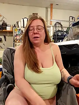 Snapshot of MsShelby40 chatting on December 16, 2025, 11:20 pm MsShelby40 online show from December 16, 2025, 11:20 pm