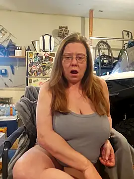 Snapshot of MsShelby40 chatting on February 22, 2026, 9:16 pm MsShelby40 online show from February 22, 2026, 9:16 pm