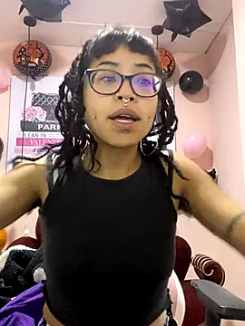 Violetta Suky online show from October 25, 2025, 1:12 pm