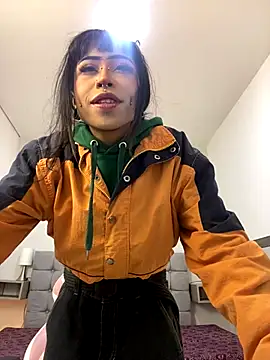 Violetta Suky online show from September 17, 2025, 1:02 pm