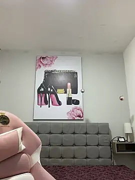 Violetta Suky online show from September 30, 2025, 1:28 pm