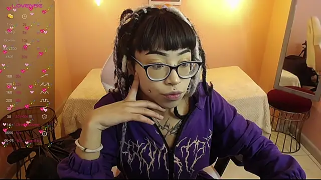 Violetta Suky online show from October 3, 2025, 1:34 pm