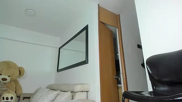 Snapshot of smit_hot_sr chatting on January 16, 2026, 4:27 am smit hot sr online show from January 16, 2026, 4:27 am