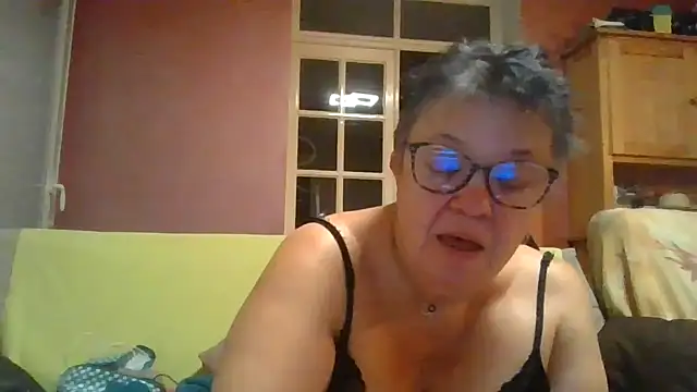 Snapshot of Vandeae44 chatting on February 9, 2026, 8:40 pm Vandeae44 online show from February 9, 2026, 8:40 pm