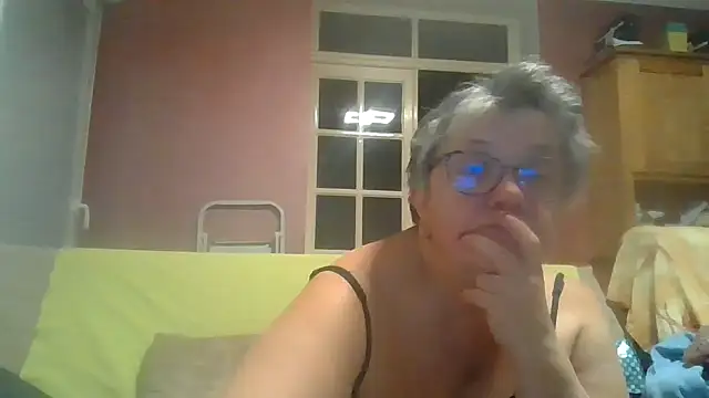 Snapshot of Vandeae44 chatting on January 5, 2026, 8:45 pm Vandeae44 online show from January 5, 2026, 8:45 pm