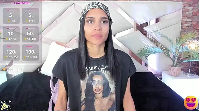 sophie pariss online show from February 8, 2026, 2:20 am