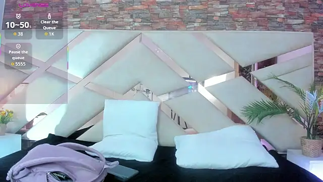 sophie pariss online show from February 6, 2026, 3:02 am