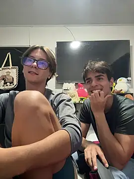 Alex and Fabian online show from May 17, 2026, 4:34 am