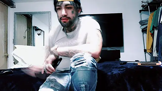 Snapshot of Azazelihornyasf chatting on December 22, 2025, 9:26 pm Azazelihornyasf online show from December 22, 2025, 9:26 pm