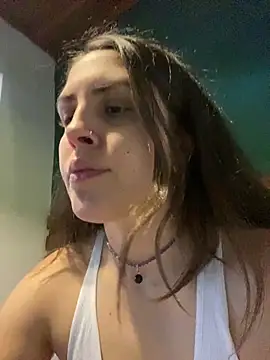 isadelasestrellas online show from December 16, 2025, 1:59 pm