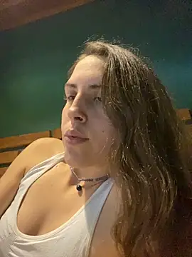 isadelasestrellas online show from April 12, 2026, 8:56 pm