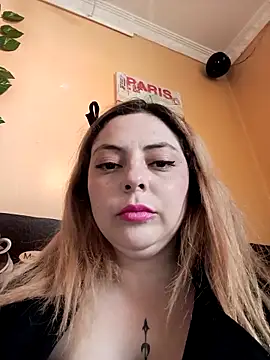 Snapshot of madelaine- chatting on April 30, 2026, 8:57 pm madelaine- online show from April 30, 2026, 8:57 pm