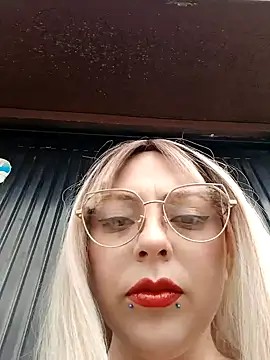 Snapshot of madelaine- chatting on February 25, 2025, 7:27 pm madelaine- online show from February 25, 2025, 7:27 pm