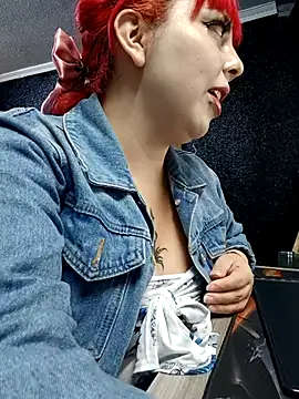 Snapshot of madelaine- chatting on February 23, 2025, 6:12 pm madelaine- online show from February 23, 2025, 6:12 pm