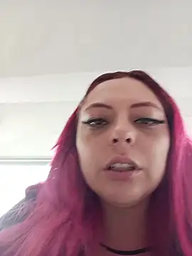 Snapshot of madelaine- chatting on June 17, 2026, 7:24 pm madelaine- online show from June 17, 2026, 7:24 pm