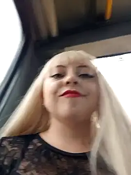Snapshot of madelaine- chatting on February 13, 2025, 8:03 pm madelaine- online show from February 13, 2025, 8:03 pm