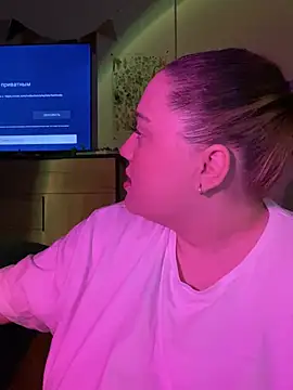 Snapshot of DaisyBooom chatting on February 20, 2025, 7:08 pm DaisyBooom online show from February 20, 2025, 7:08 pm