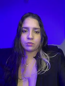 Snapshot of valentina_jonnes1 chatting on June 5, 2026, 4:17 am valentina jonnes1 online show from June 5, 2026, 4:17 am