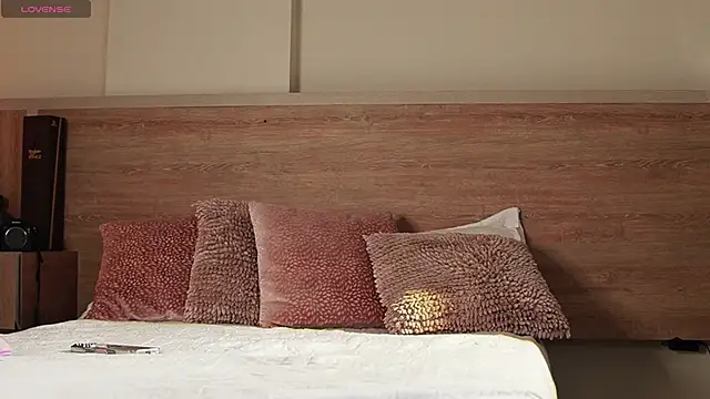 AliceShazaham  online show from March 8, 2026, 4:05 am