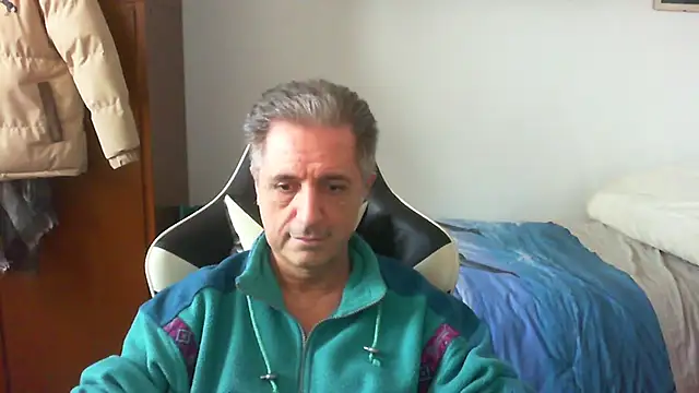 Snapshot of lliuk70mi chatting on February 26, 2026, 3:45 pm lliuk70mi online show from February 26, 2026, 3:45 pm