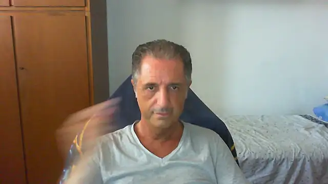 Snapshot of lliuk70mi chatting on July 10, 2026, 1:33 pm lliuk70mi online show from July 10, 2026, 1:33 pm