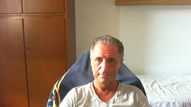 Snapshot of lliuk70mi chatting on July 8, 2026, 3:34 pm lliuk70mi online show from July 8, 2026, 3:34 pm
