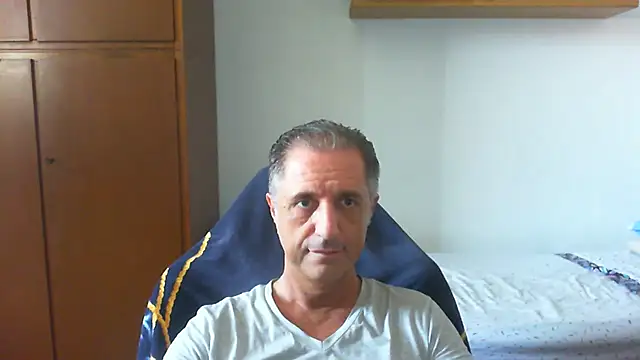 Snapshot of lliuk70mi chatting on June 26, 2026, 12:00 pm lliuk70mi online show from June 26, 2026, 12:00 pm