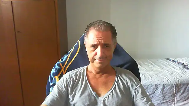 Snapshot of lliuk70mi chatting on July 1, 2026, 11:32 am lliuk70mi online show from July 1, 2026, 11:32 am