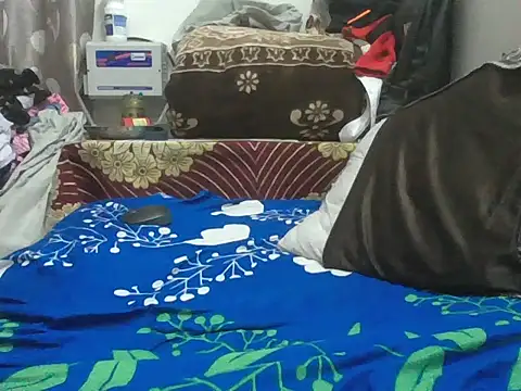 Snapshot of Desiboy_525 chatting on November 4, 2025, 6:22 pm Desiboy 525 online show from November 4, 2025, 6:22 pm