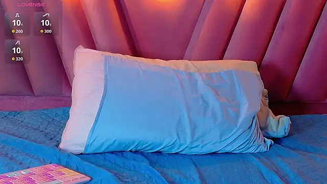 Snapshot of littleebonymommy chatting on October 24, 2025, 8:13 am littleebonymommy online show from October 24, 2025, 8:13 am