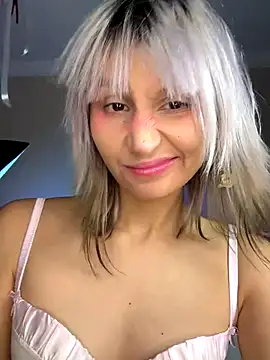 bigbabykiki online show from November 27, 2025, 6:52 pm