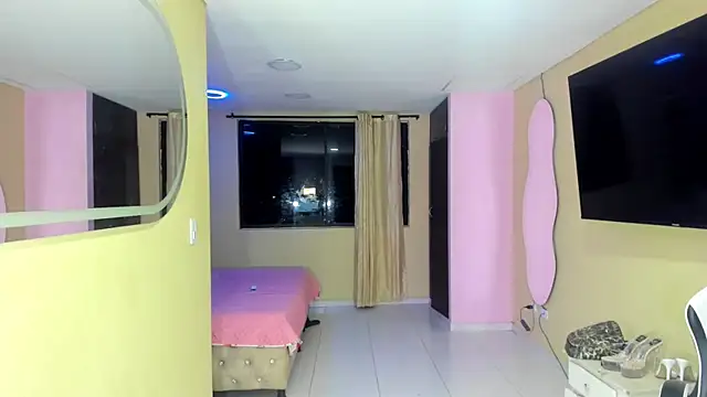 AlessaEcheverri online show from April 5, 2026, 1:45 am