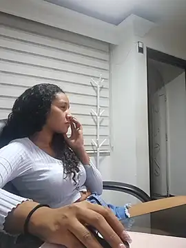 cute mia23 online show from January 28, 2025, 5:11 am