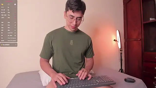 Snapshot of Alexx_oconnor chatting on January 8, 2025, 5:48 am Alexx oconnor online show from January 8, 2025, 5:48 am