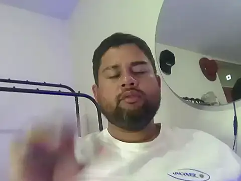 GABRIELGARCIA1313 online show from June 19, 2026, 10:04 pm