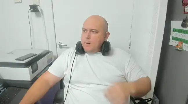 BigromeoXX online show from December 10, 2024, 7:11 pm