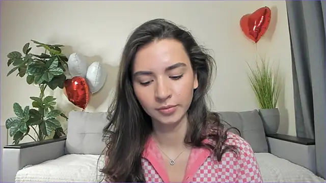 Snapshot of NicoleLuv chatting on March 7, 2025, 4:33 pm NicoleLuv online show from March 7, 2025, 4:33 pm