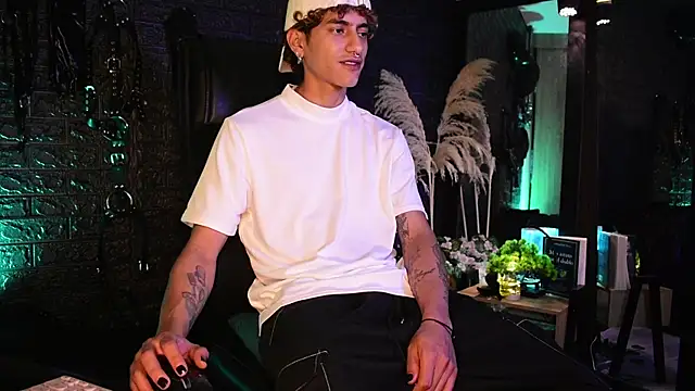 DemonKush-- online show from October 29, 2025, 8:52 pm