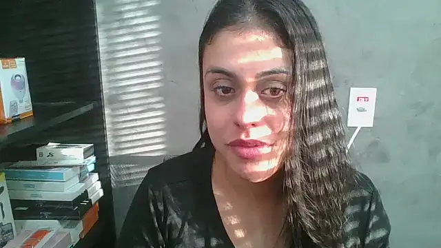 amorinha99 online show from May 13, 2026, 8:05 pm