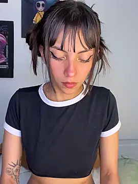 Snapshot of MiaGoth_ chatting on June 2, 2026, 2:44 am MiaGoth online show from June 2, 2026, 2:44 am