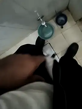 yourboy2000   online show from September 29, 2025, 7:48 am