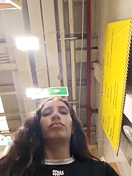 aurelialux online show from September 12, 2025, 10:09 pm