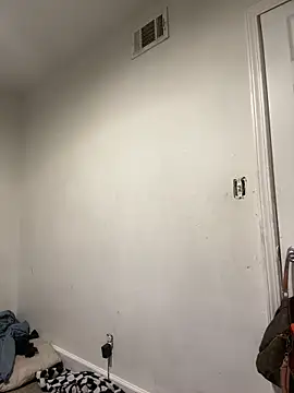 Snapshot of honeybrow chatting on December 22, 2024, 10:17 am honeybrow online show from December 22, 2024, 10:17 am